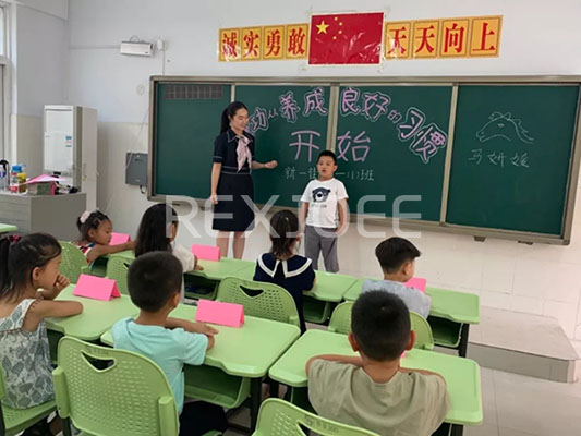  如何挑選滿意的學(xué)生課桌椅？